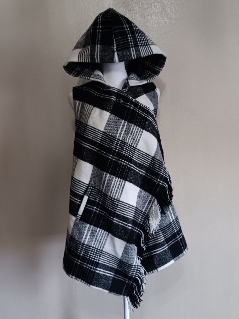 Jolt Black & White Fringe Plaid Hooded Poncho Wrap Coat, Womens Size Medium